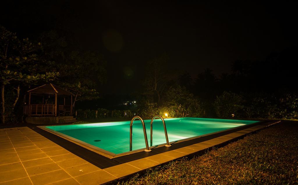 Lumbini Lagoon Koggala Luaran gambar